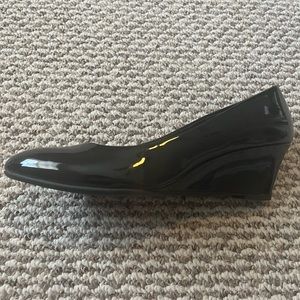 Bandolino 7.5 Black Patent Leather Wedge Heels